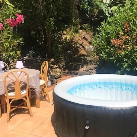 Maison De 3 Chambres Avec Piscine Partagee Jacuzzi Et Jardin Clos A Gassin