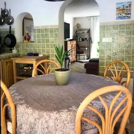 Maison De 3 Chambres Avec Piscine Partagee Jacuzzi Et Jardin Clos A Ferienhaus