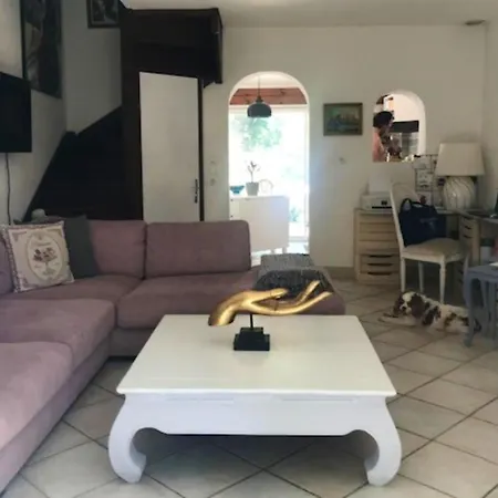 Maison De 3 Chambres Avec Piscine Partagee Jacuzzi Et Jardin Clos A Prázdninový dům *